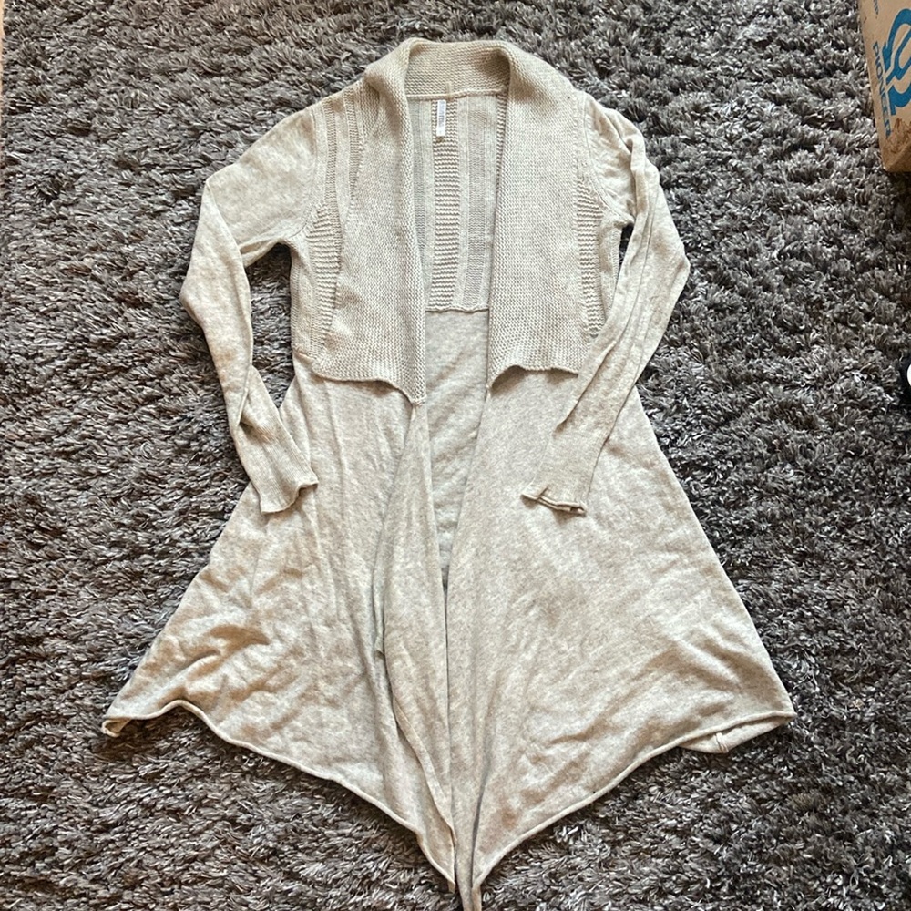 Monoreno beige sweater size large